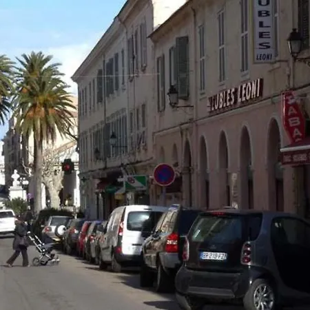 Très bel appart meublé classé 3 étoiles entièrement rénové et climatisé 50 m centre et 150 m plage LʼÎle-Rousse Extérieur photo