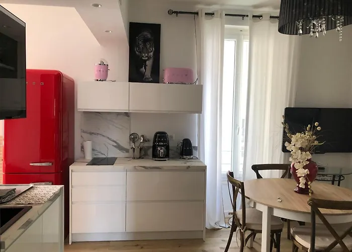 Tres Bel Appart Meuble Classe 3 Etoiles Entierement Renove Et Climatise 50 M Centre Et 150 M Plage