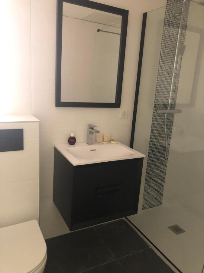 Apartment Tres Bel Meuble Classe 3 Etoiles Entierement Renove Et Climatise 50 M Centre Et 150 M *